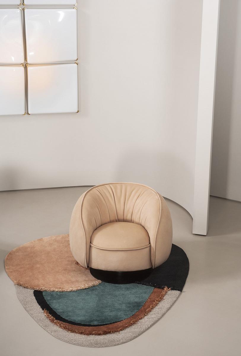 LEON Swivel leather armchair with armrests