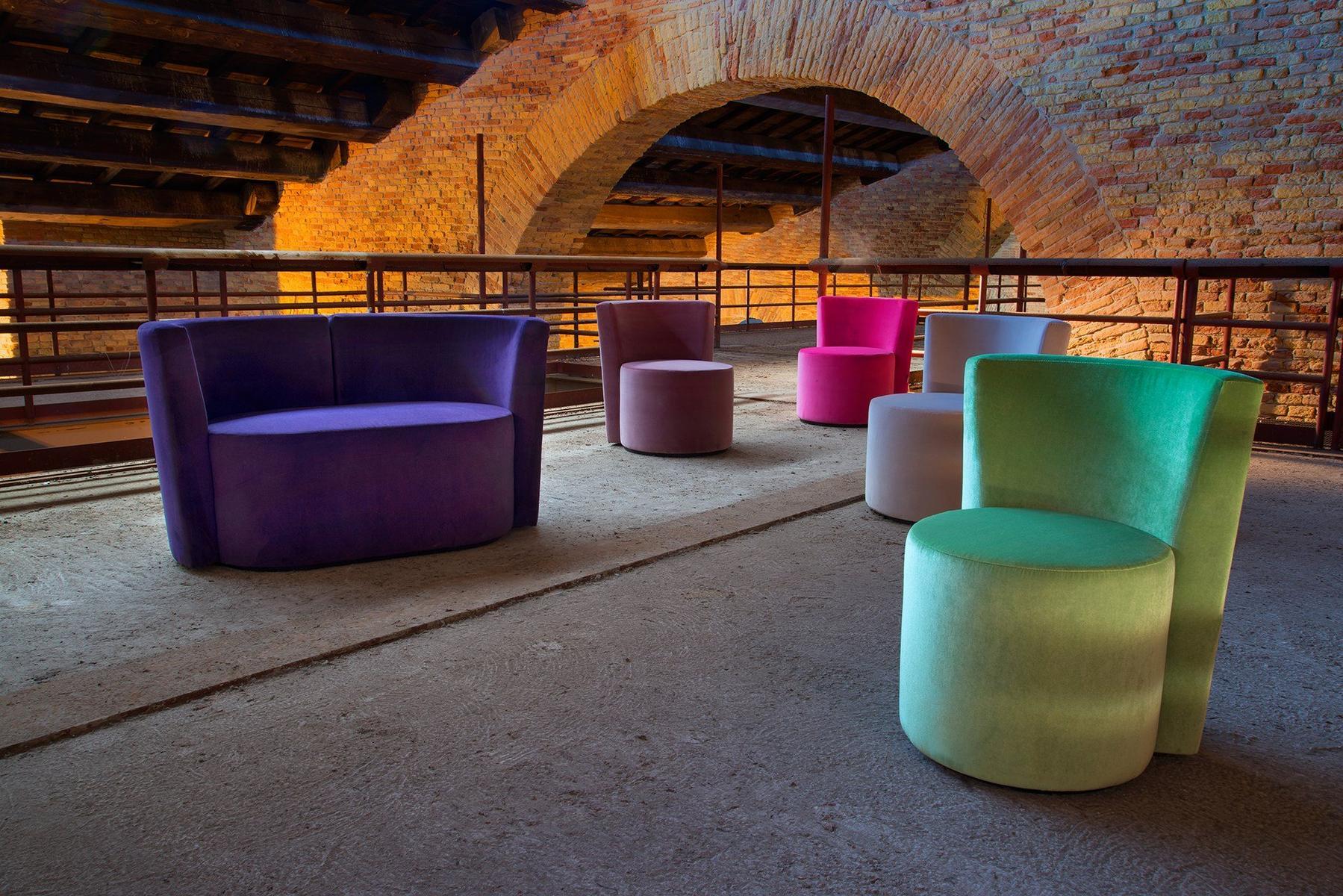 DALT LARGE Contemporary style upholstered fabric lobby chair with removable cover