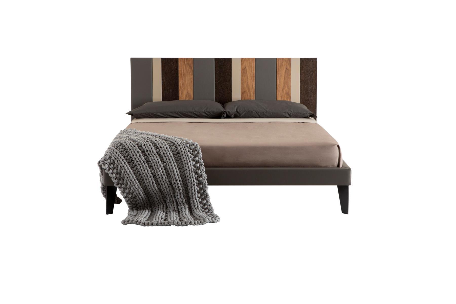 RANDOM Double bed in solid wood and leather