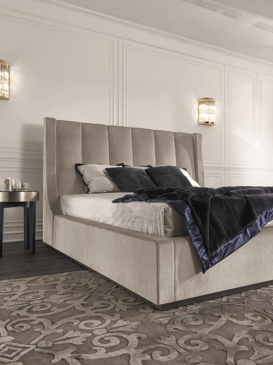 KUBRICK Leather bed with high headboard