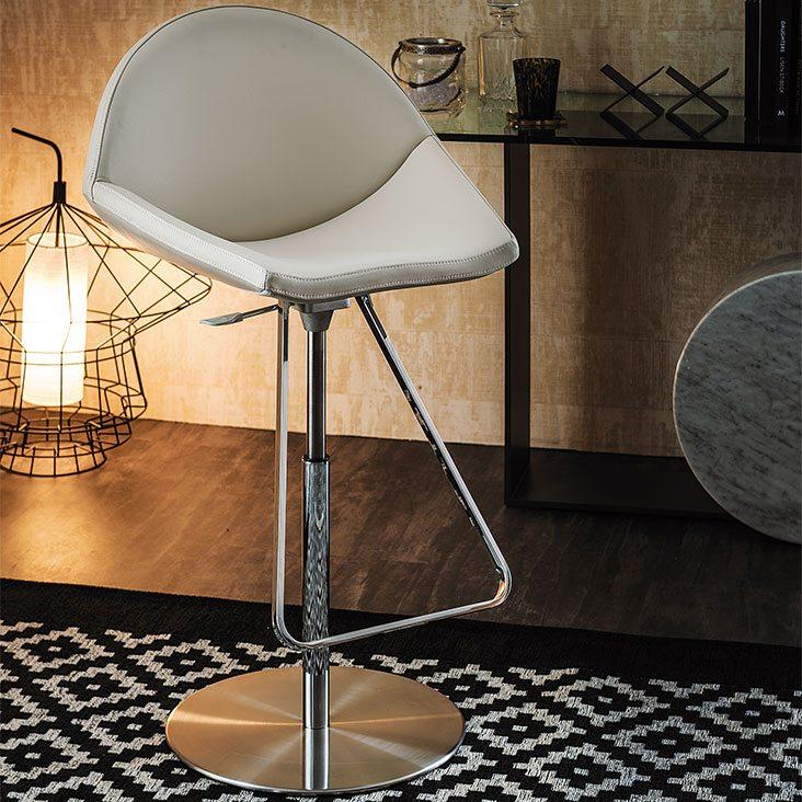 KISS Nabuk bar chair