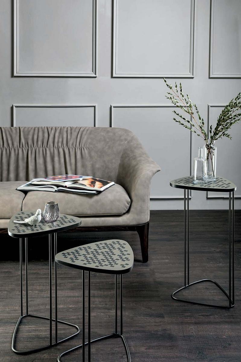 MIX Triangular MDF high side table