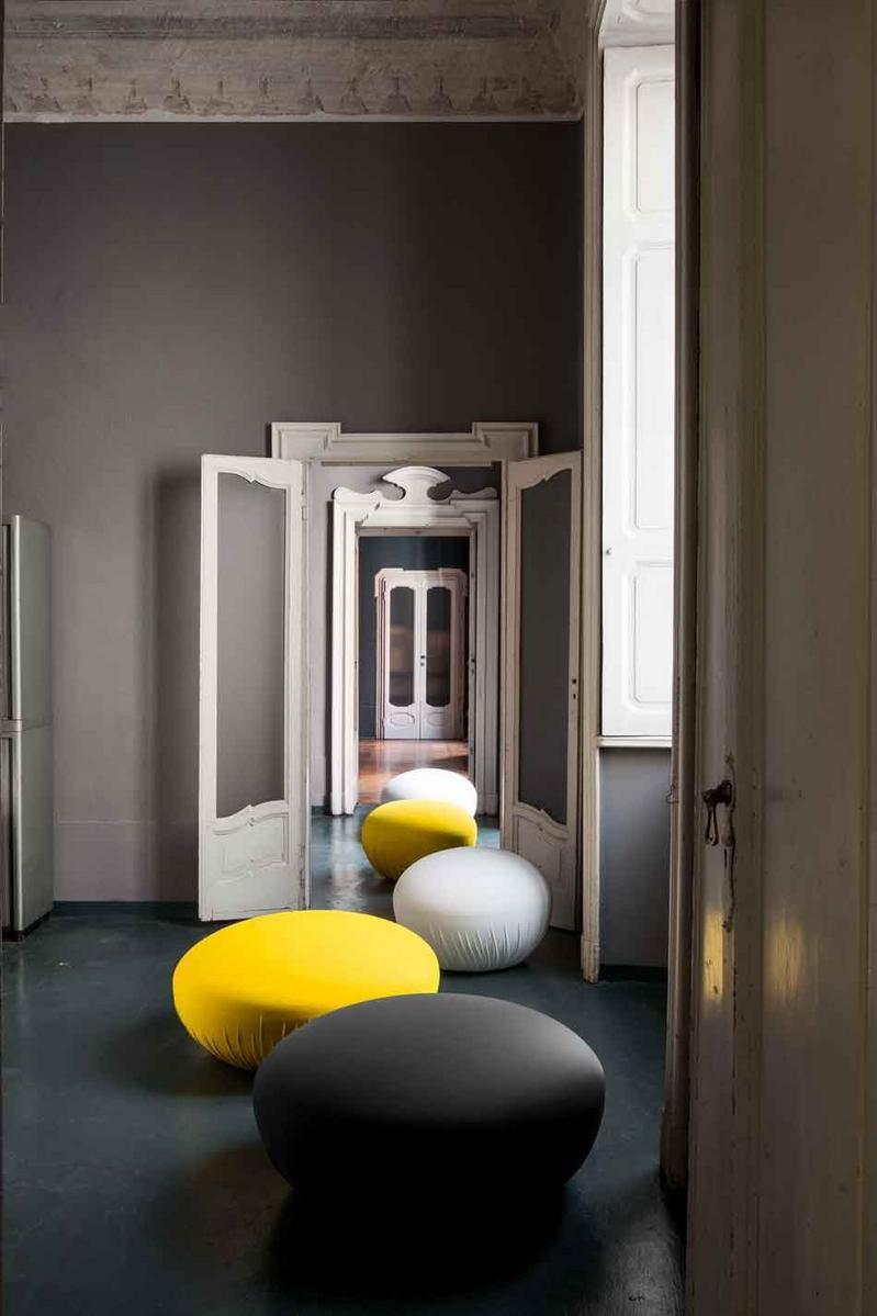 HOLLYWOOD Upholstered pouf with removable lining
