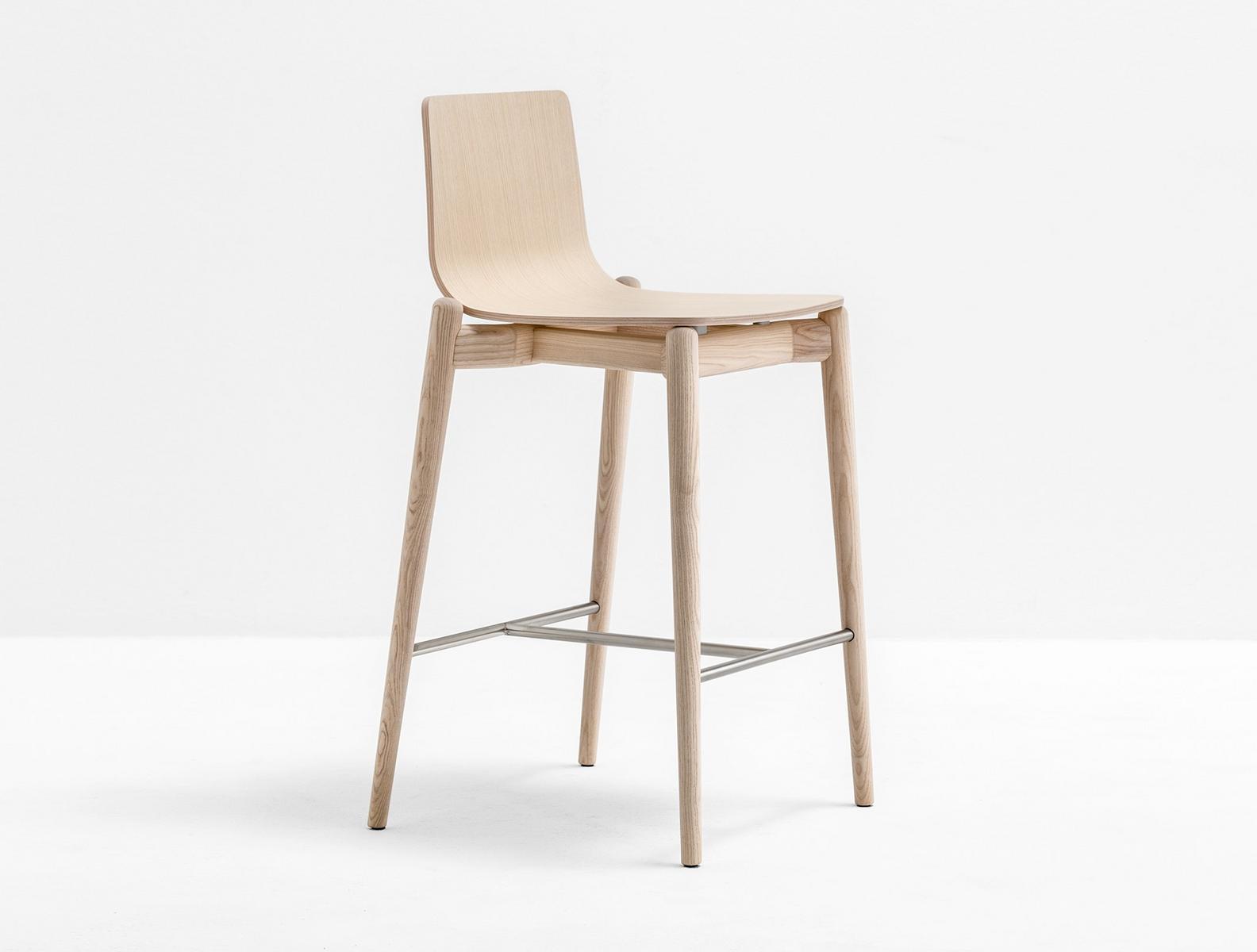 MALMÖ 236 High wooden stool with footrest