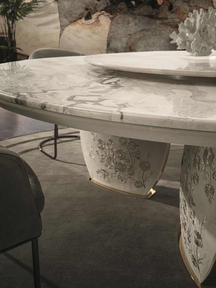 LOTUS Oval leather table