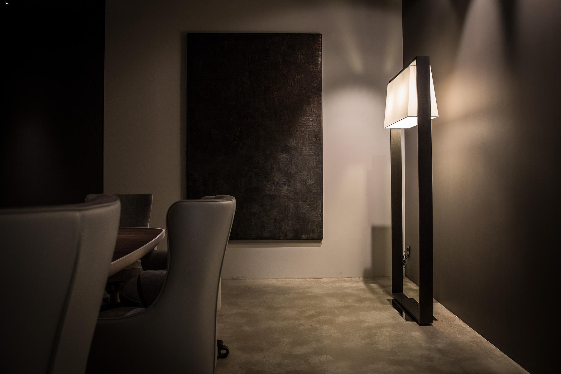 FRAME Oak floor lamp