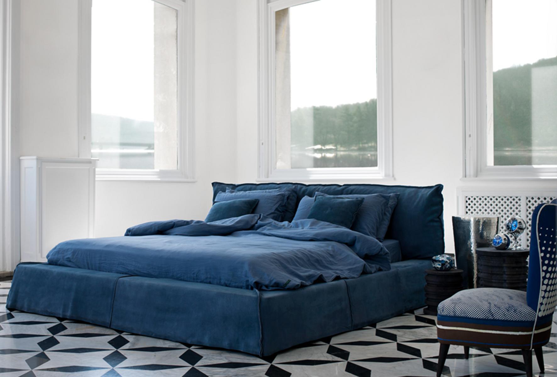 PARIS Upholstered leather bed