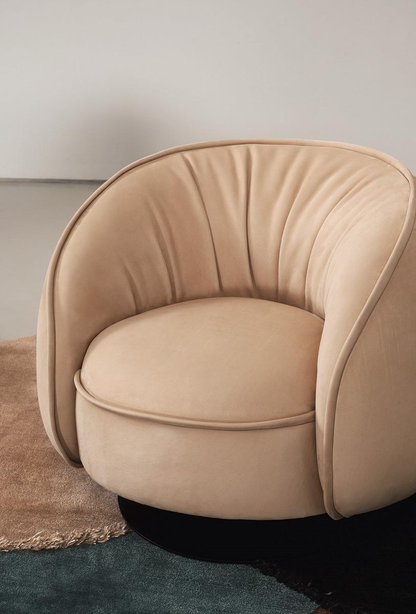 LEON Swivel leather armchair with armrests