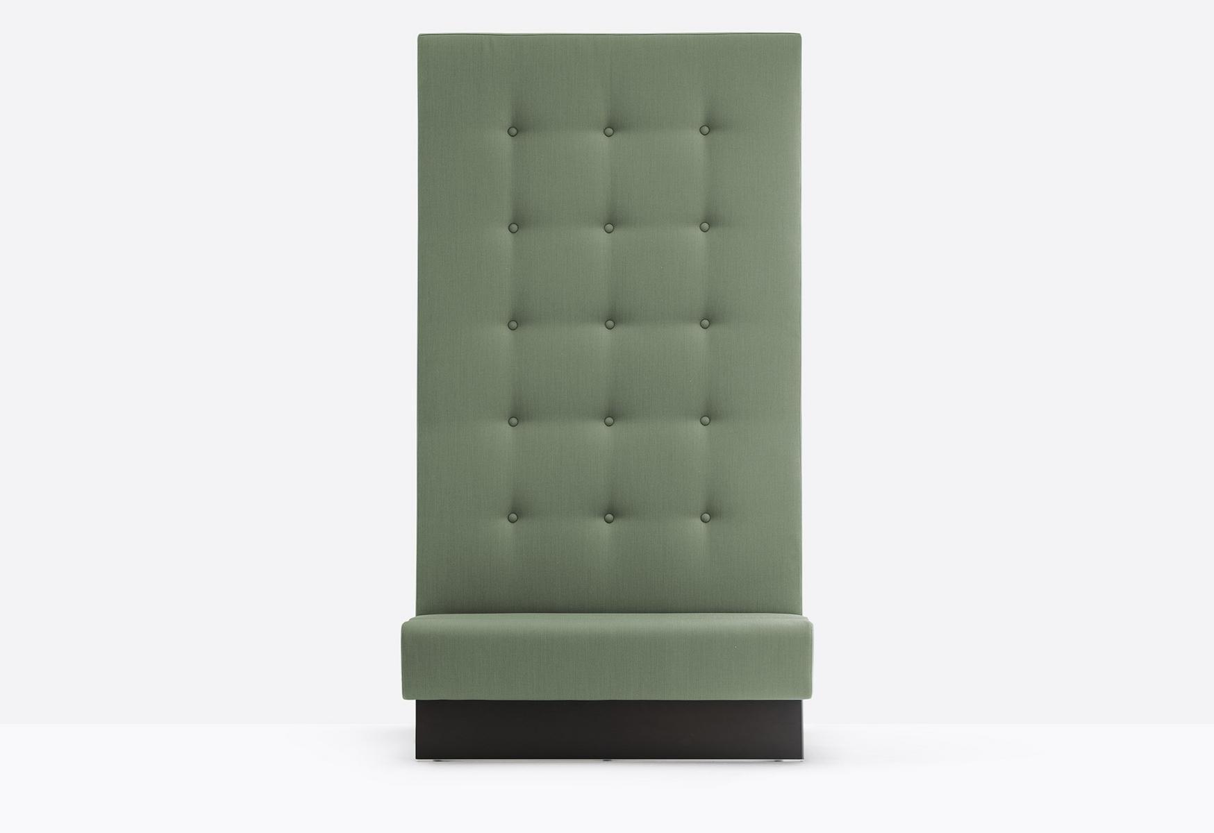 MODUS MDL Tufted high-back small sofa