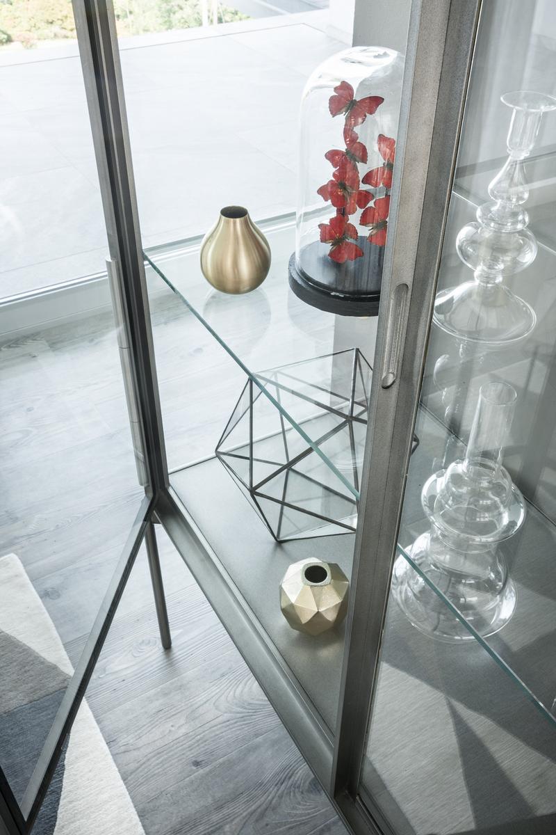GALERIST Glass and aluminium display cabinet