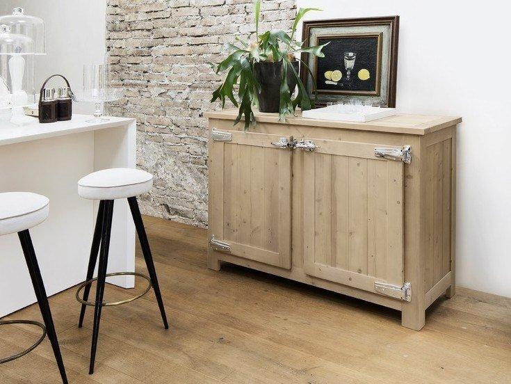 EASY Fir sideboard with doors