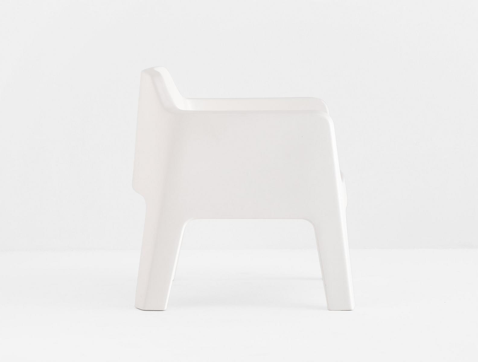 PLUS 631 Polypropylene armchair