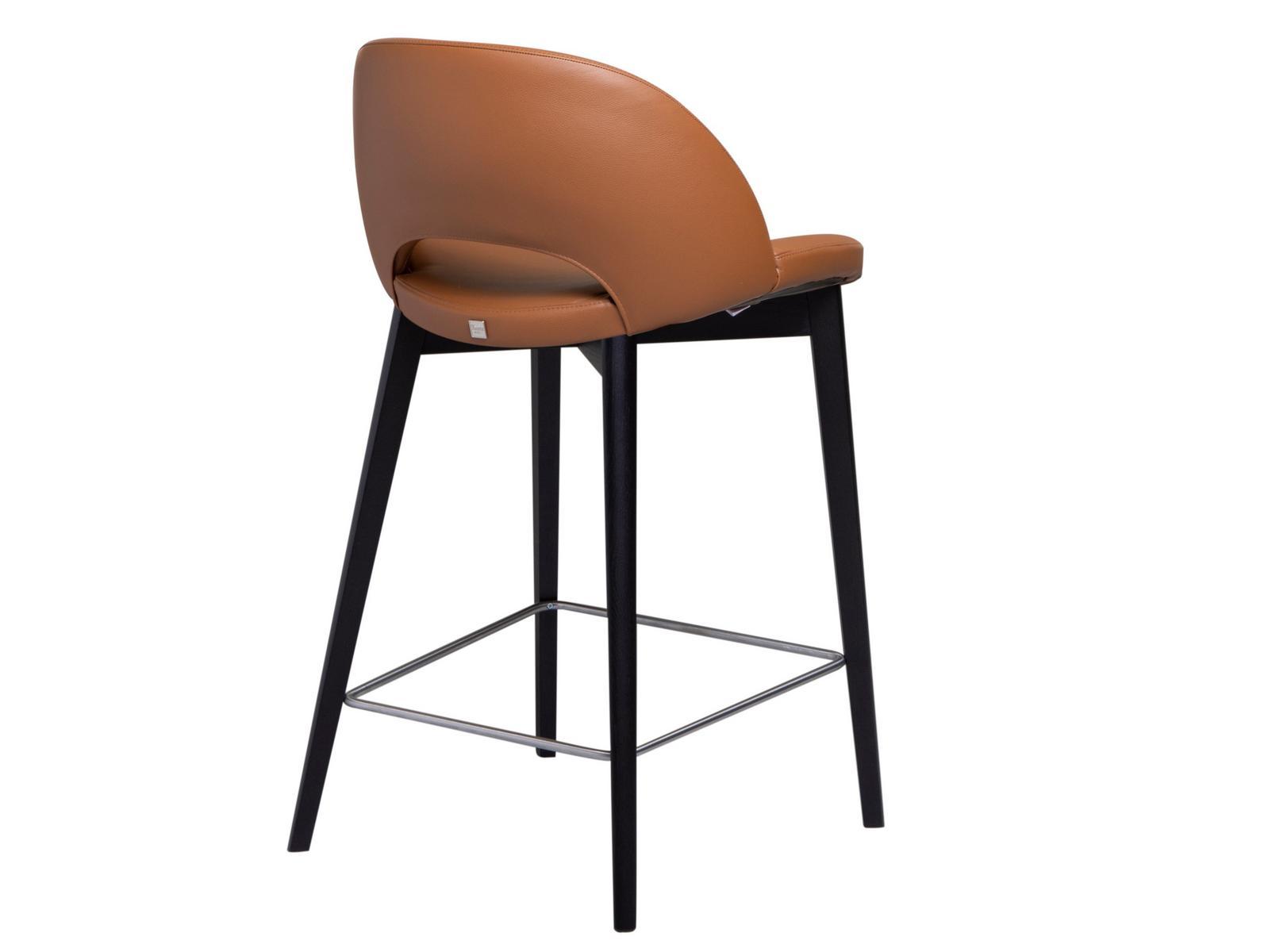 BEETLE Leather stool with wooden base
