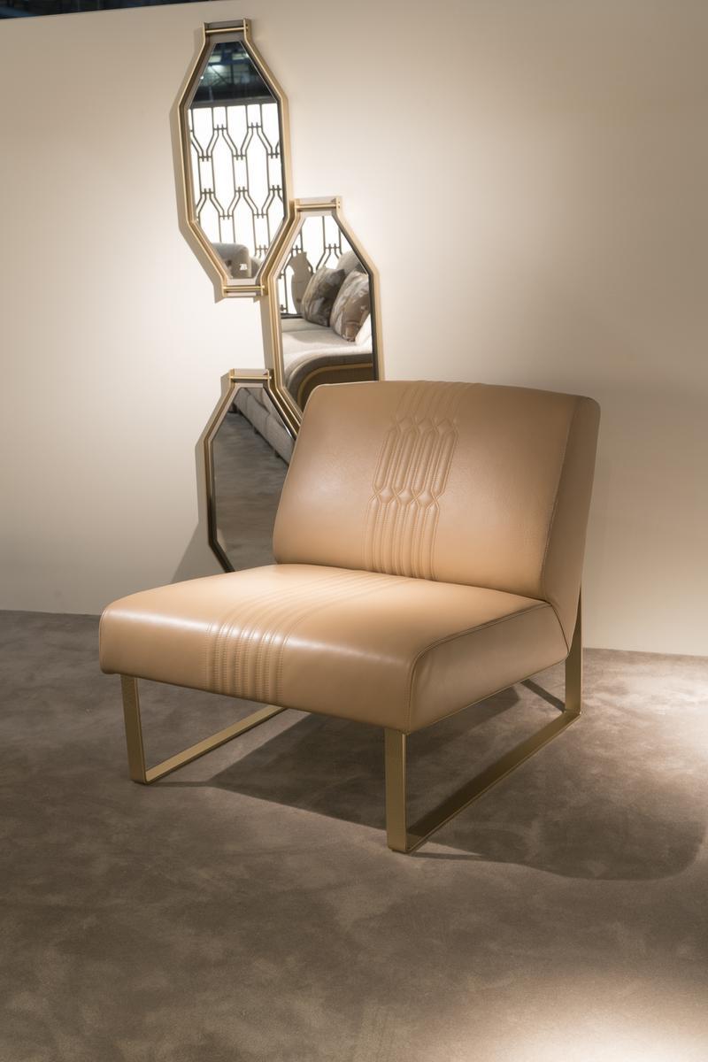 PANDORA Leather armchair and metal base