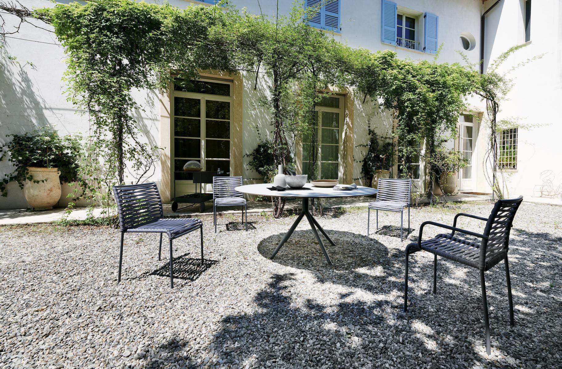 ARIA Steel chair with armrests