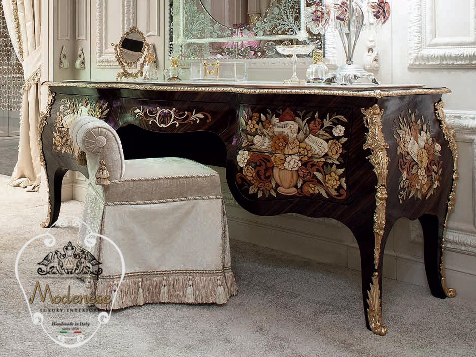 14204 Wooden dressing table