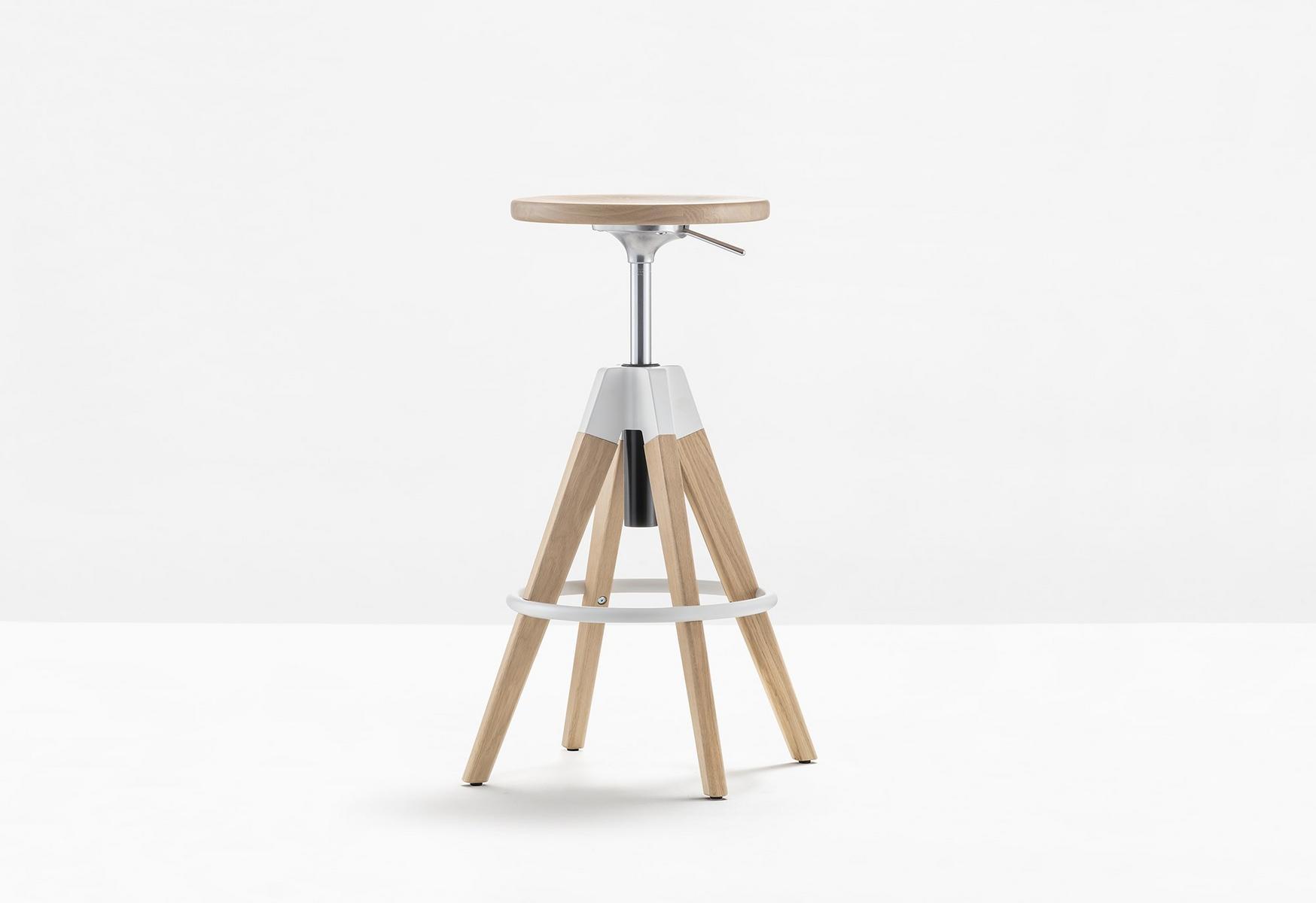 ARKI-STOOL ARKW6 Swivel oak stool with gas lift