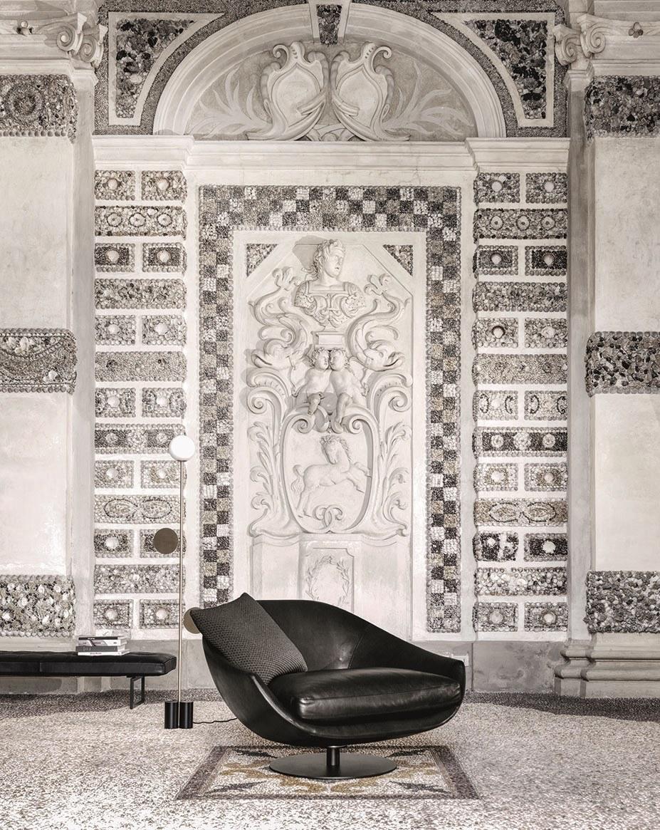 AVÌ Swivel leather armchair with removable cover with armrests