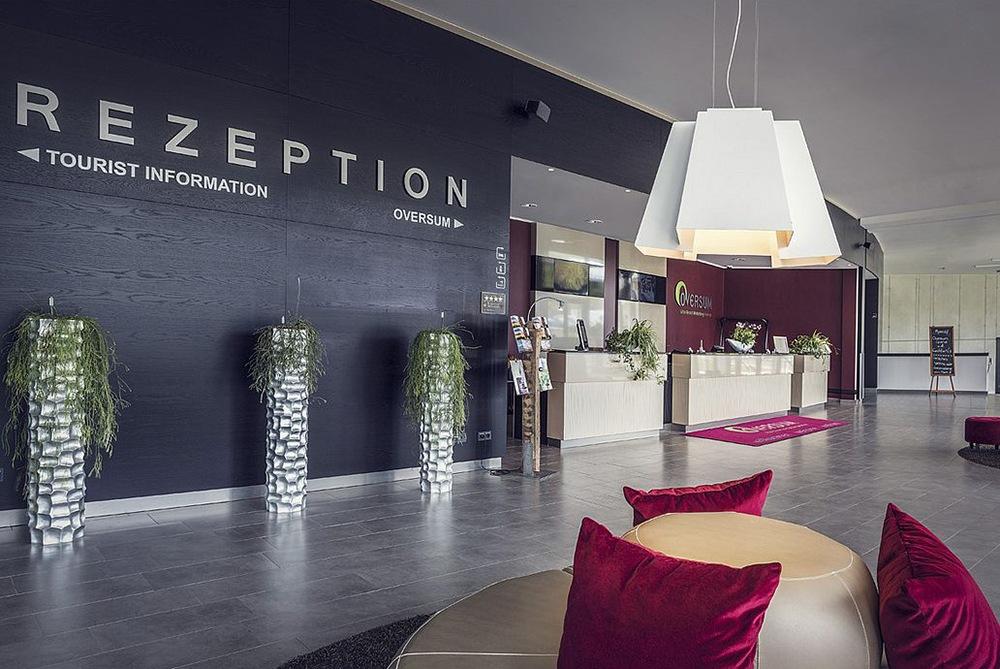 SOBERBIA Metal pendant lamp in a contemporary style