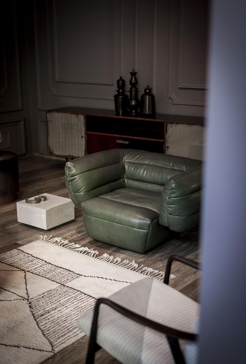 TACTILE Leather armchair with armrests