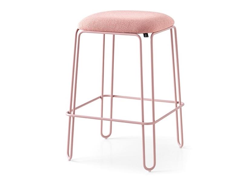 STULLE Stool with integrated cushion with footrest