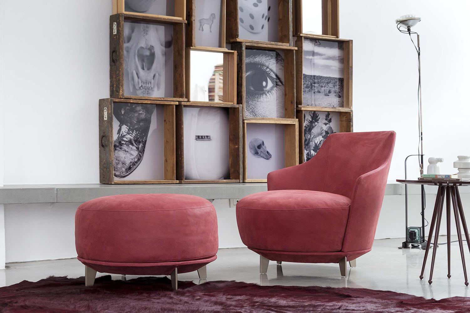 JAMMIN Leather armchair with high back in a contemporary style