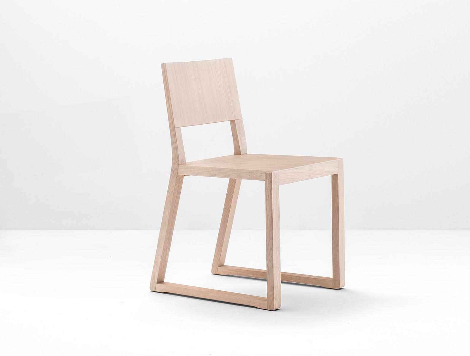 FEEL 450 Sled base solid wood chair