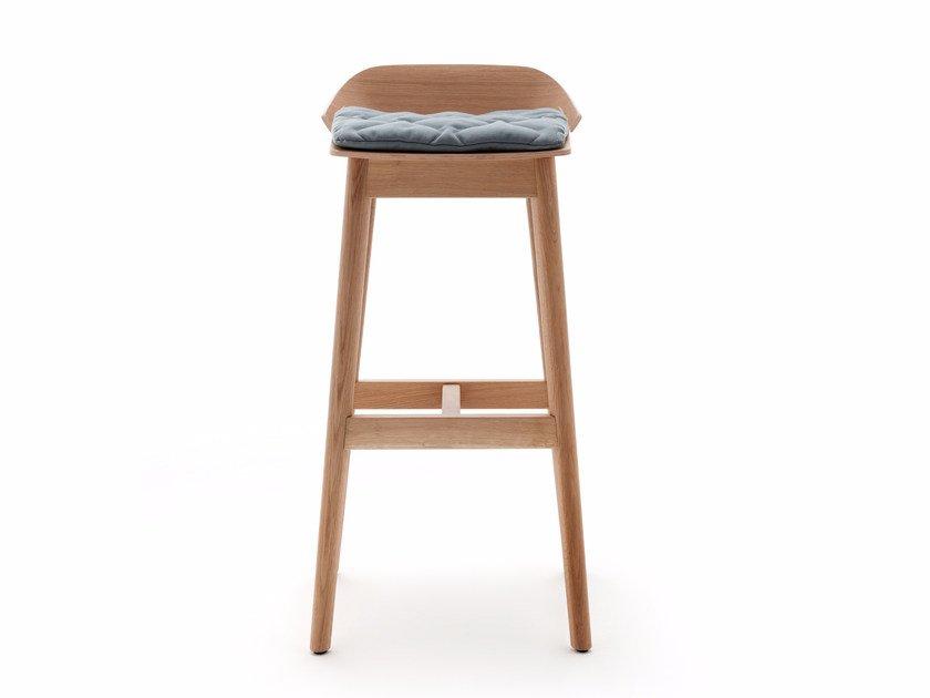 650 Wooden stool with footrest