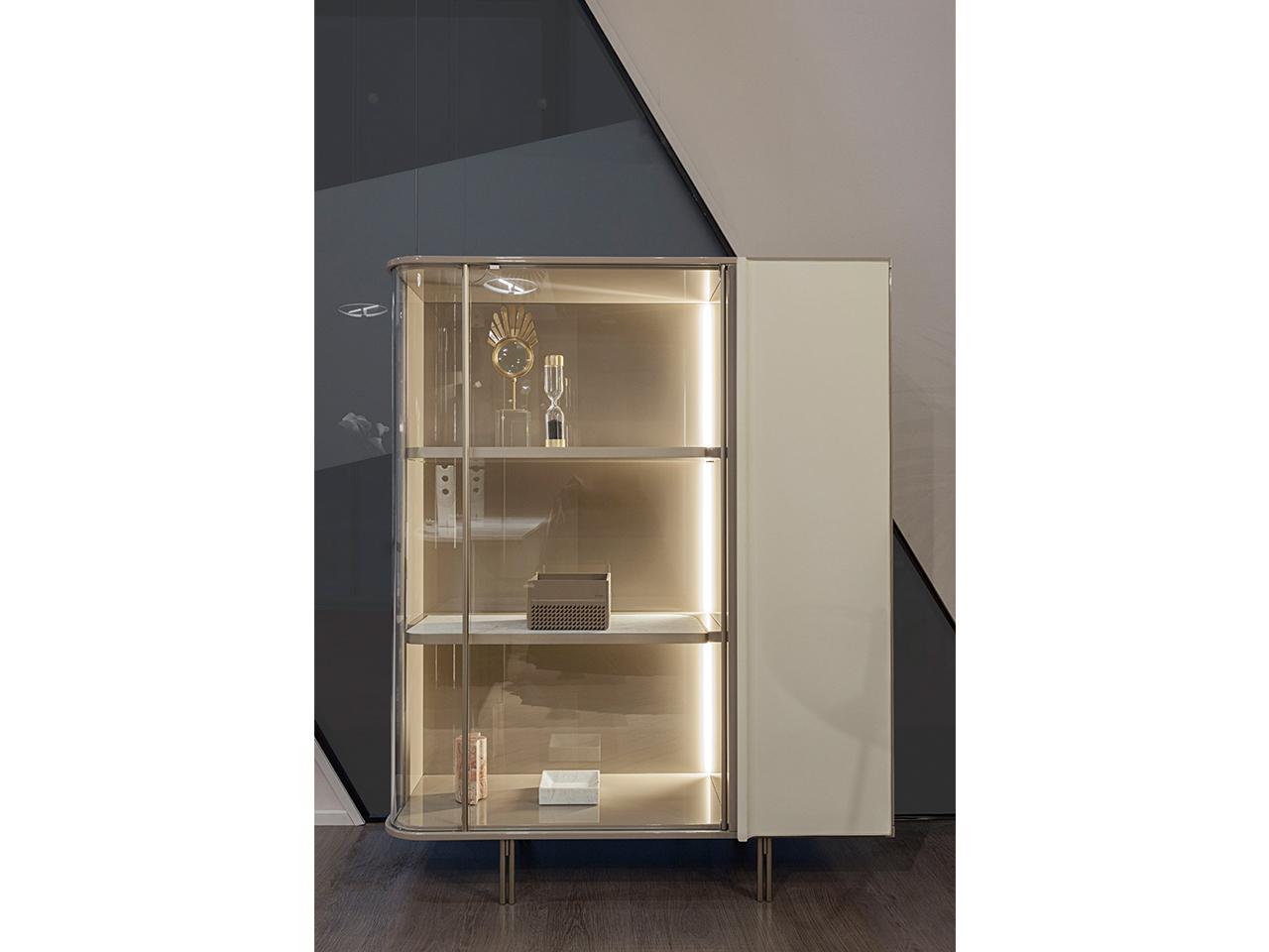 ZERO Display cabinet with integrated lighting