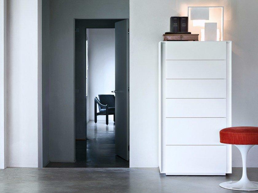 LUNA Free standing lacquered chest of drawers