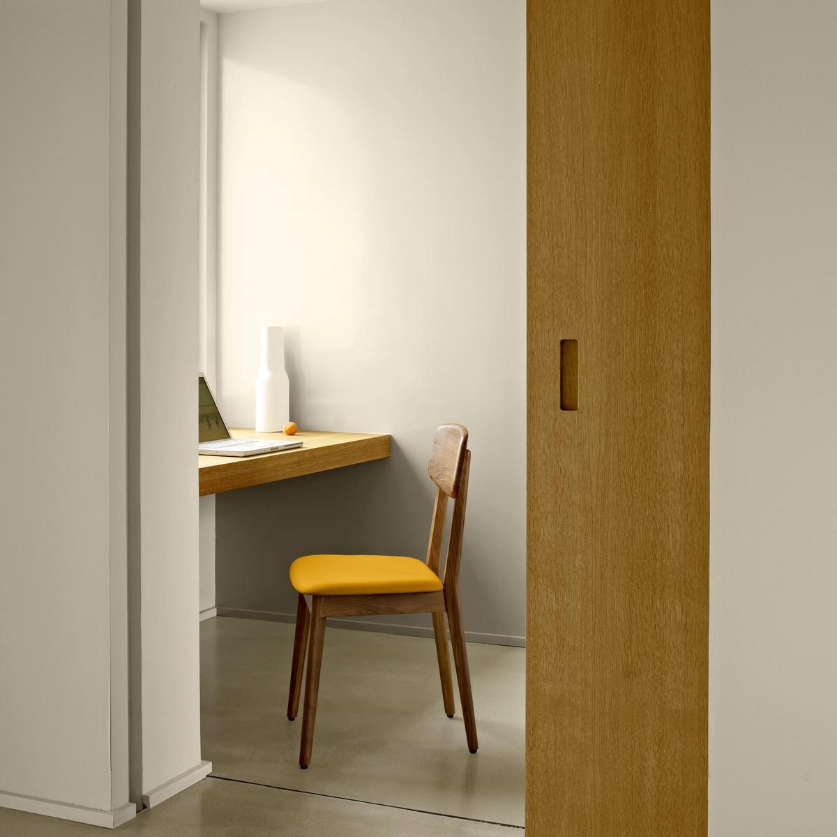 MARCELLA Walnut chair with integrated cushion