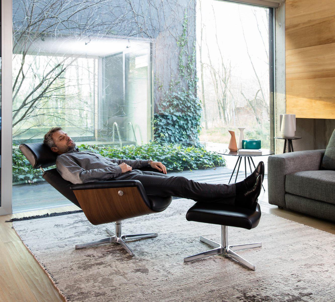 EVOLUTION Leather armchair