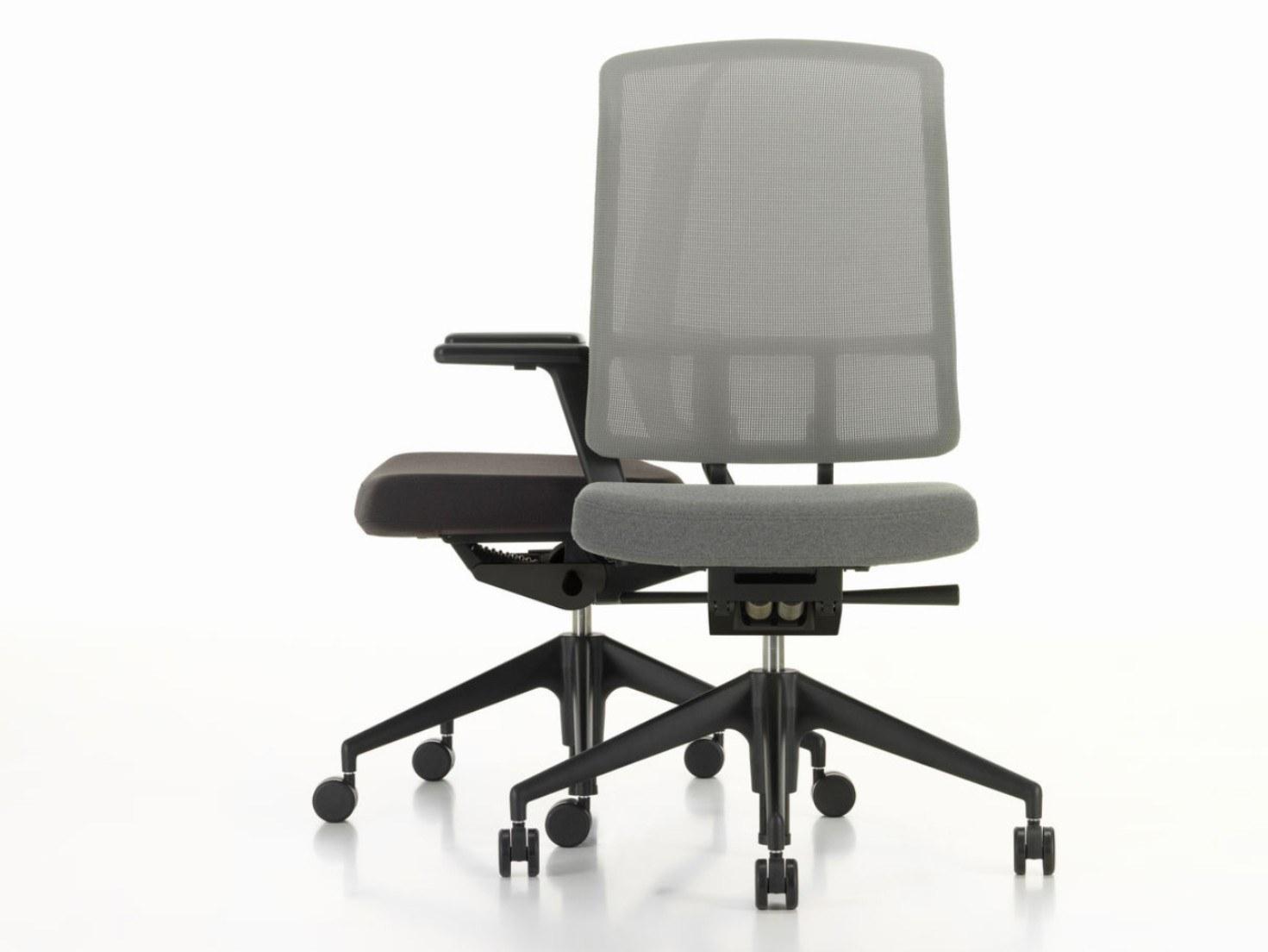 AM CHAIR Swivel mesh office chair with armrests