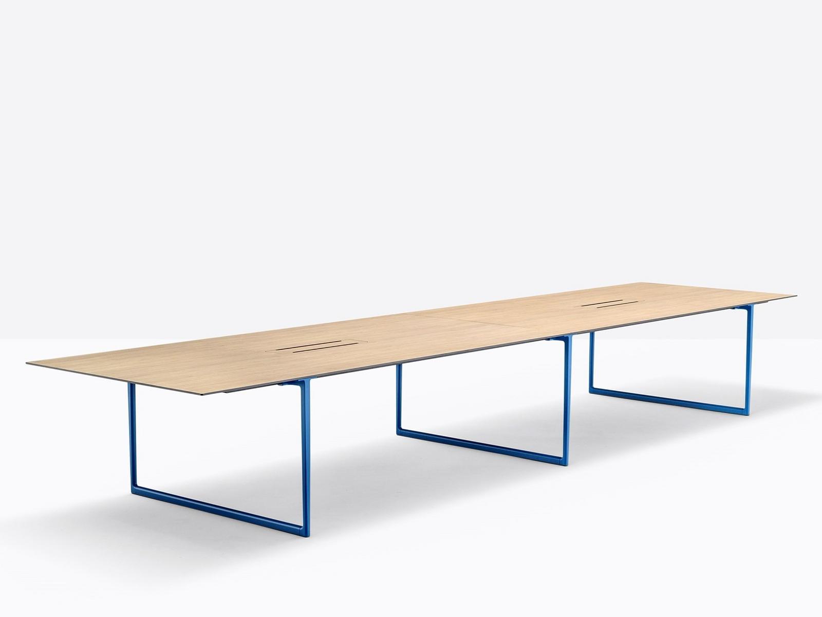 TOA TOA2 CC Aluminium and wood meeting table with cable management