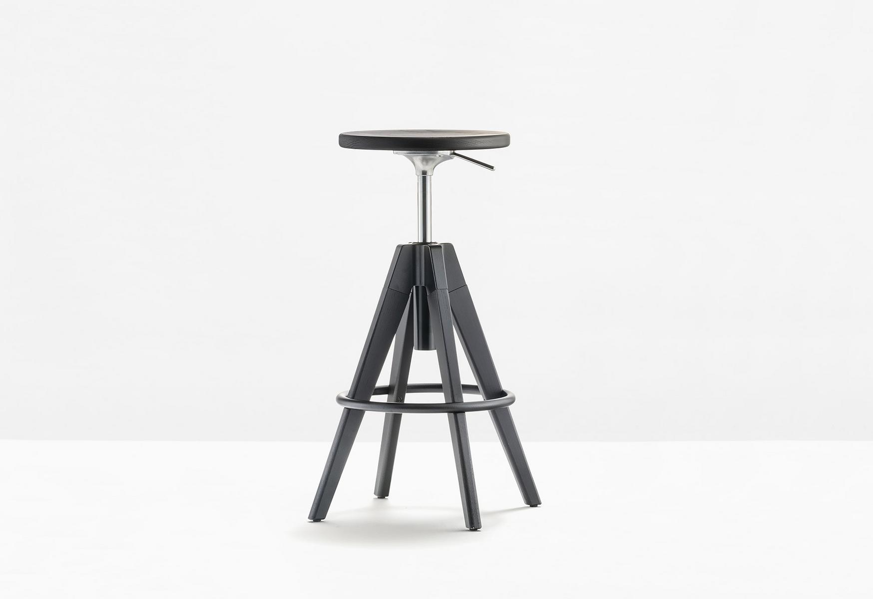 ARKI-STOOL ARKW6 Swivel oak stool with gas lift