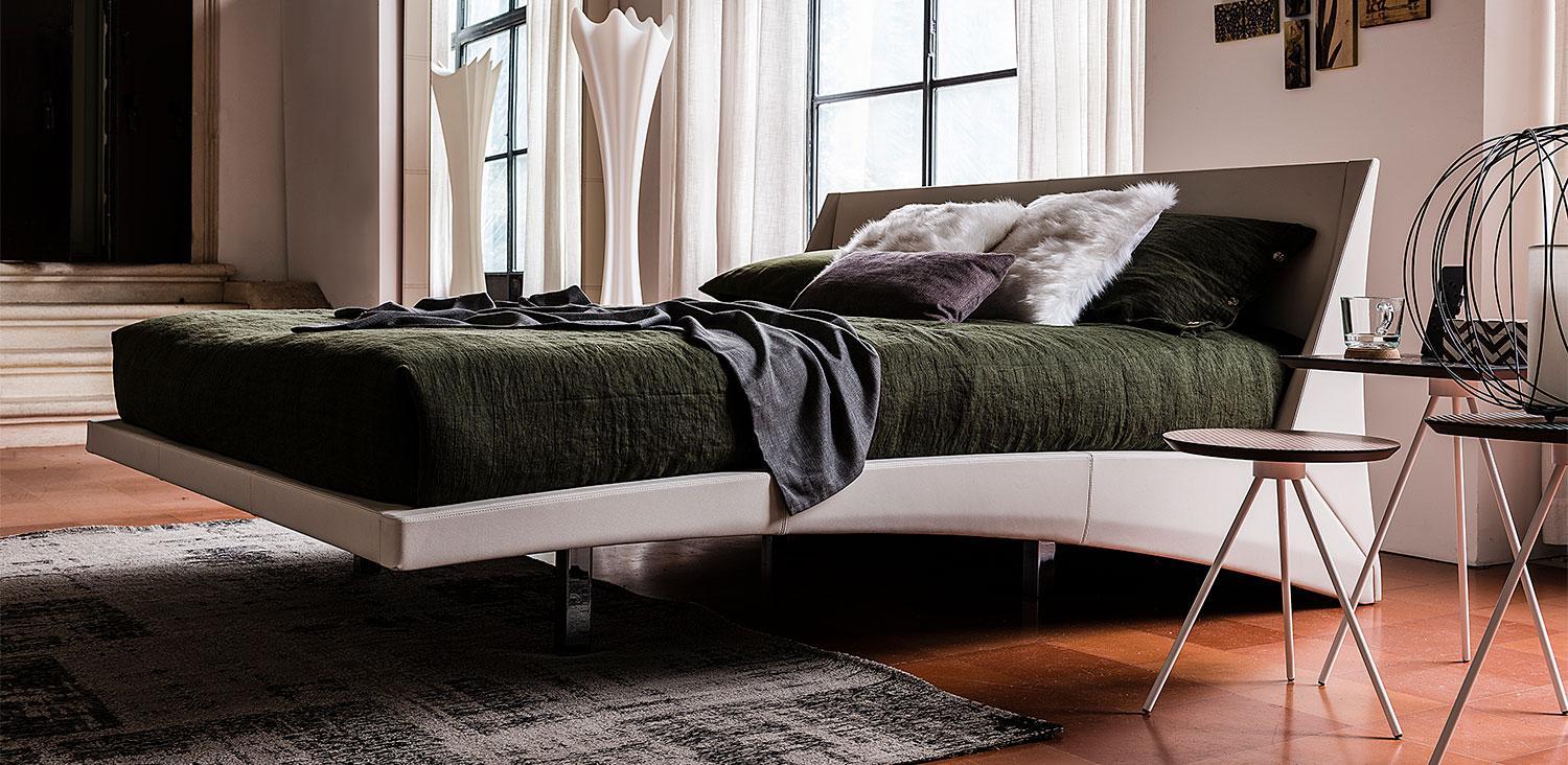 DYLAN Leather bed