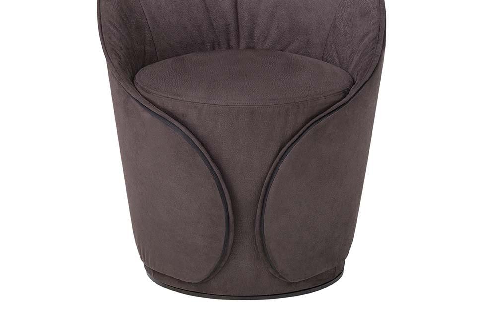 MAMA High-back leather chair