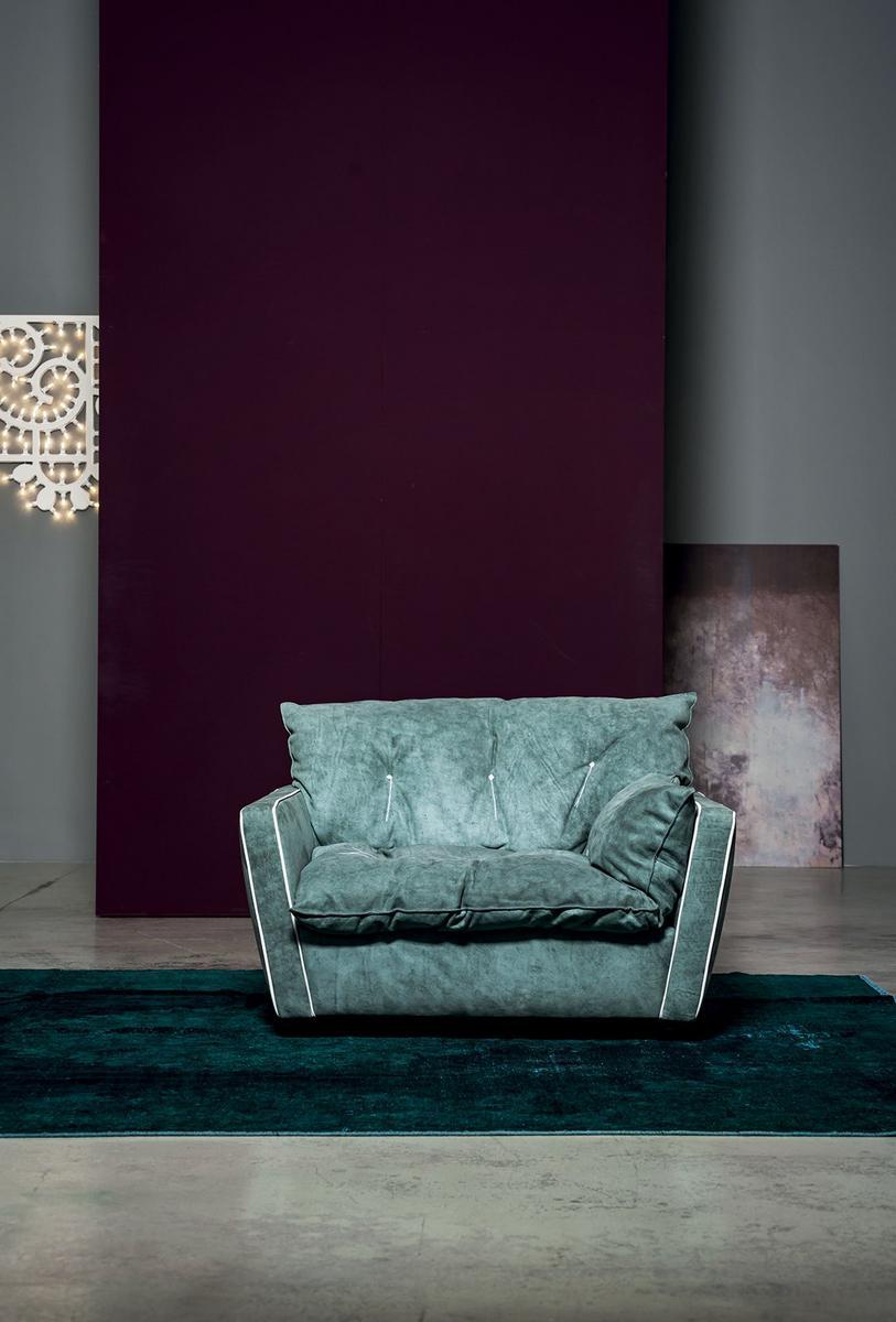 SORRENTO Swivel leather armchair with armrests
