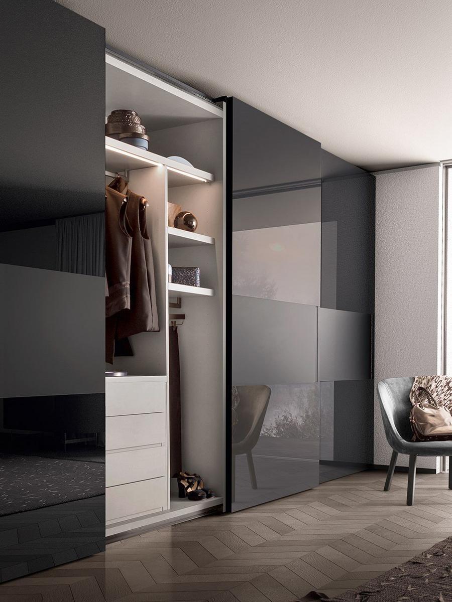 VELA Lacquered wardrobe with sliding doors