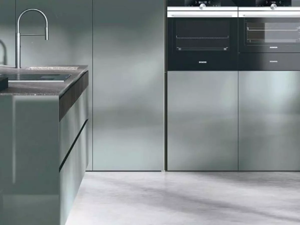 Floor-level tall unit doors and deep base units Floor-level tall unit doors and deep base units